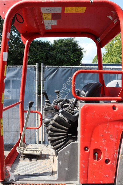 جرافة Volvo EC15D