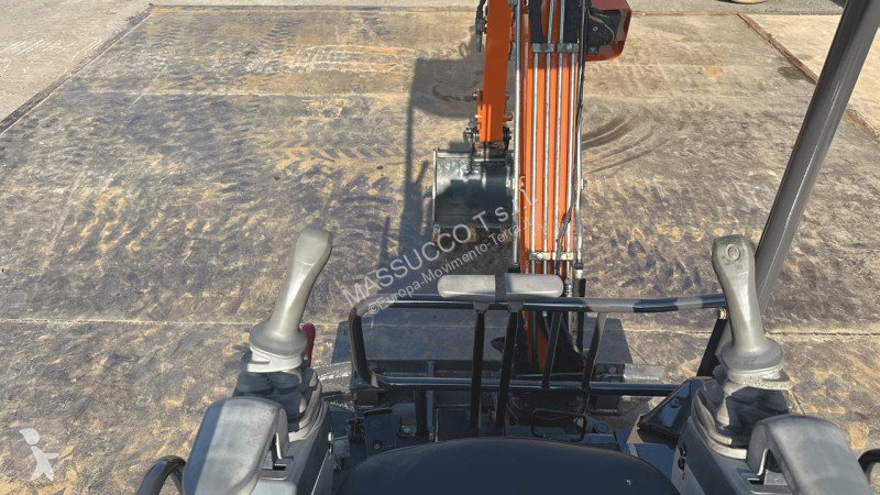 Lopatový nakládač Hitachi ZX19U-5A YR