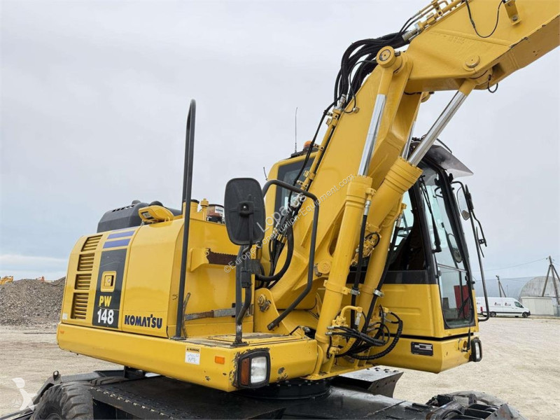جرافة Komatsu PW 148-8