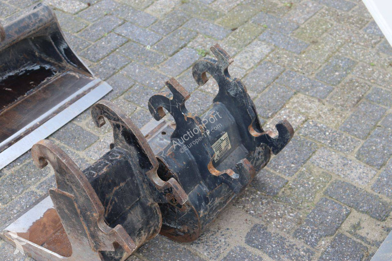 Skovel Takeuchi TB210R