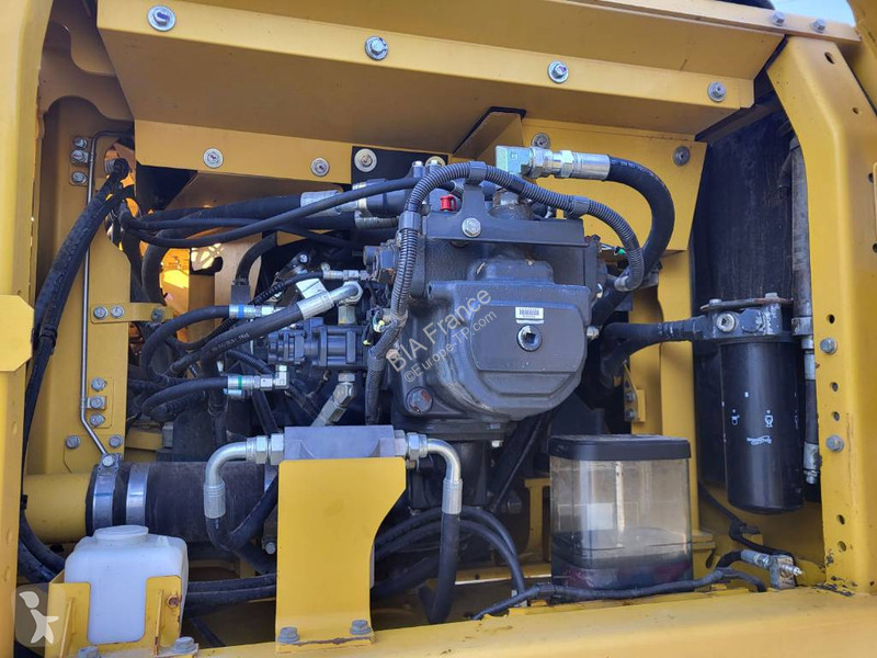 Багер Komatsu HB365LC-3