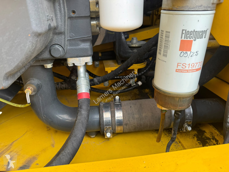 Escavadora Komatsu PC210 LC11