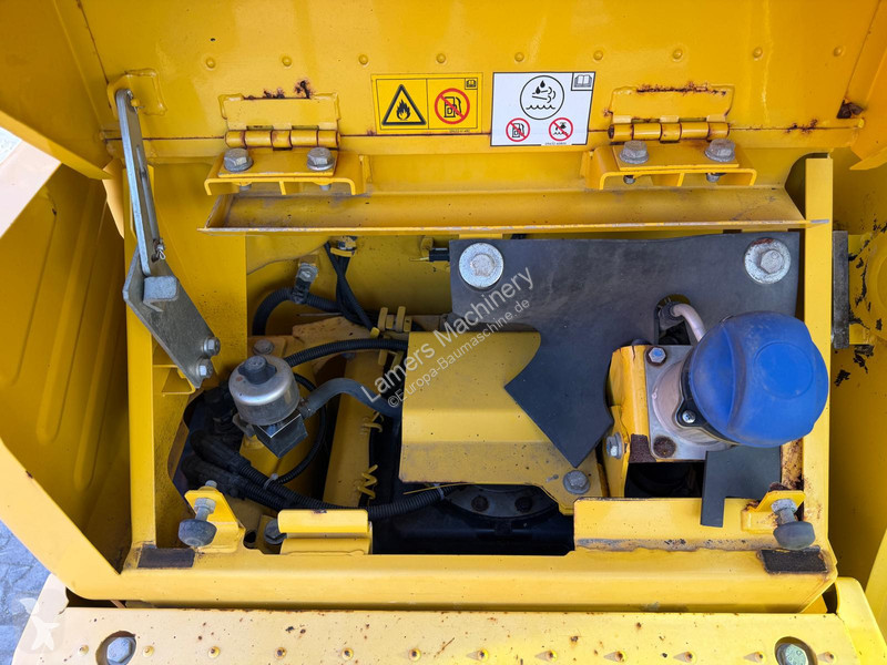 Багер Komatsu PC 210-11 .