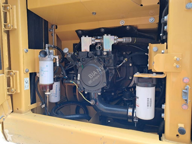 Багер Komatsu LC-11