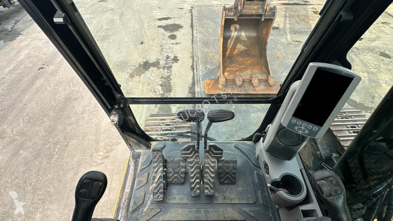 Багер Caterpillar 318FL