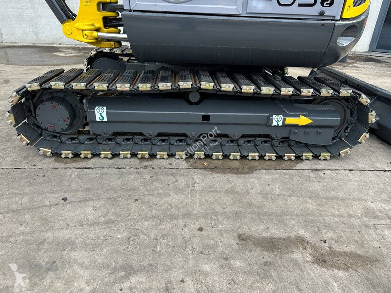 Escavadora Neuson 6003