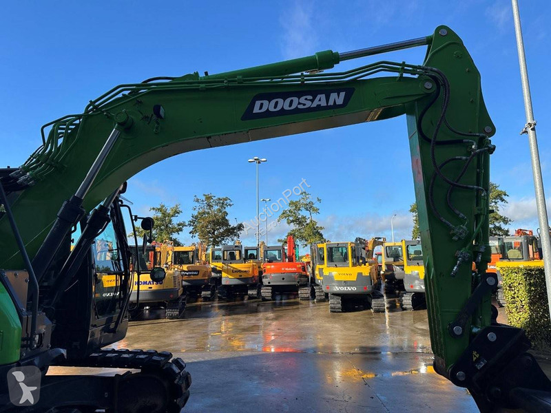 Escavadora Doosan 7