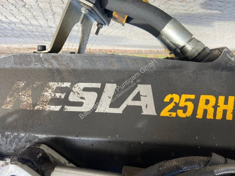 Excavadora Hitachi 210-3 mit Kesla 25 RH