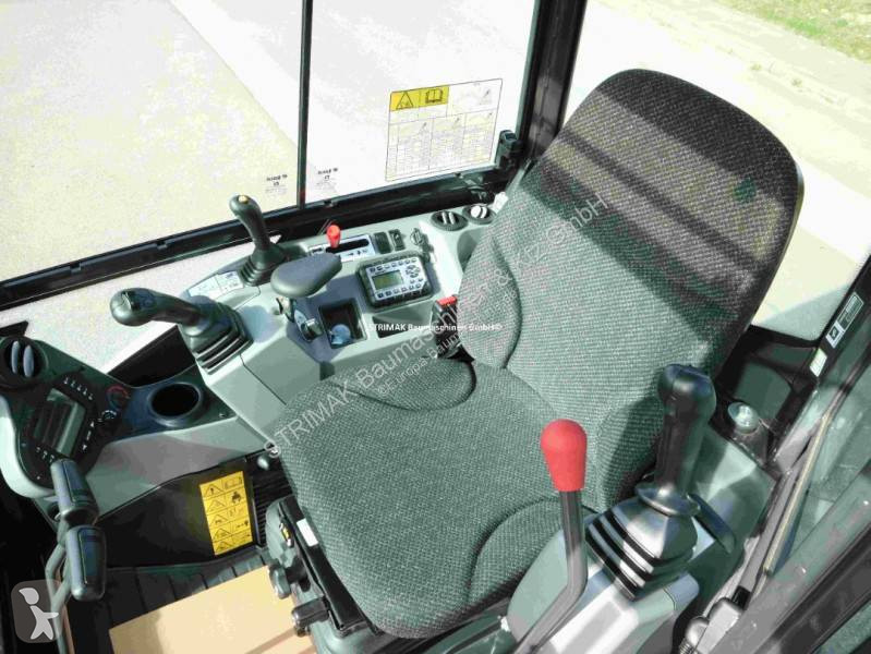 Lopatový nakládač Bobcat E 27 z