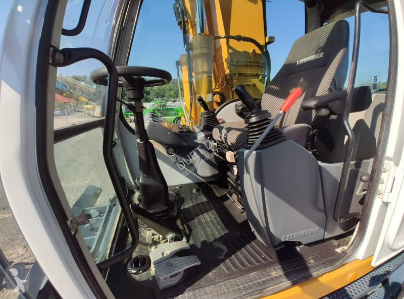 Excavator Liebherr Maszyna po Pełnym...