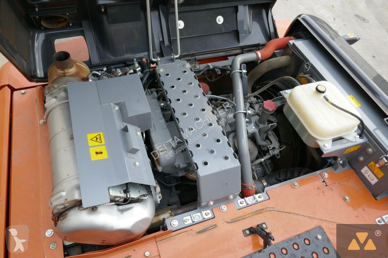 Escavadora Hitachi -7