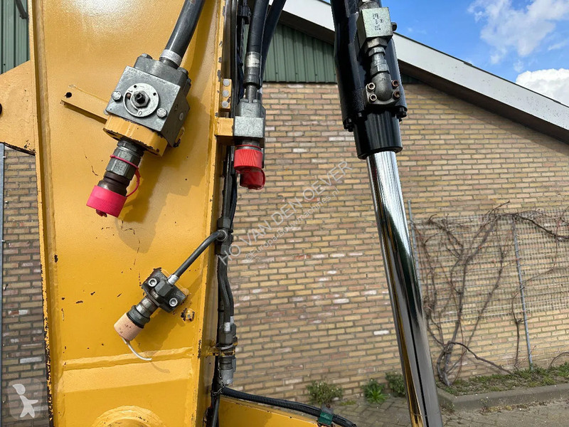 Escavatore Caterpillar D