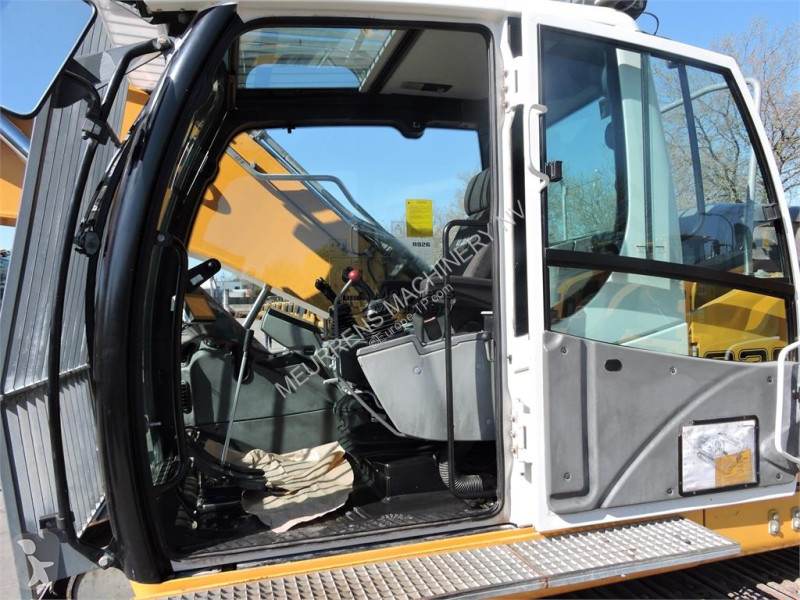 جرافة Liebherr R926LC
