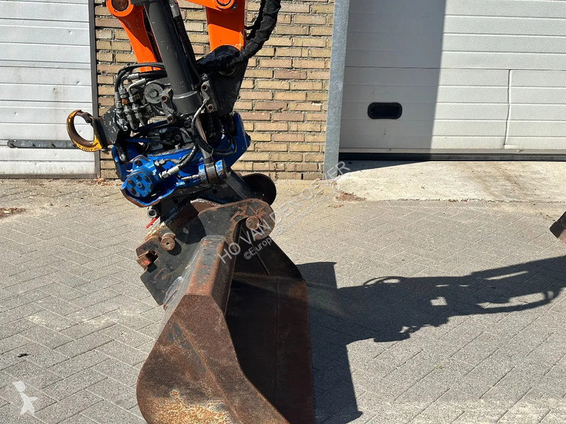 Escavadora Hitachi ZX65USB-5A CLR