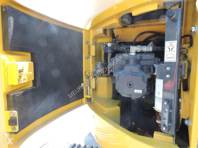 جرافة Komatsu PC228