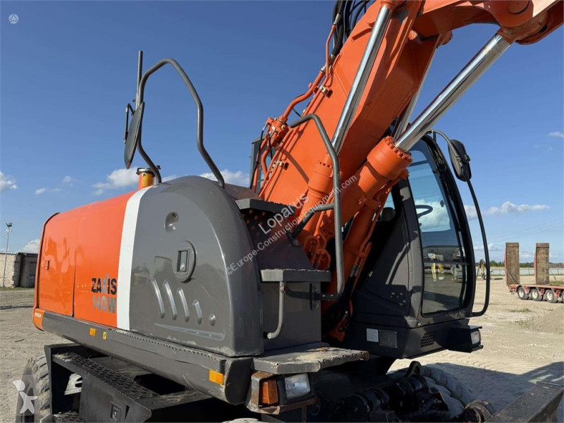 Escavadora Hitachi 140 W
