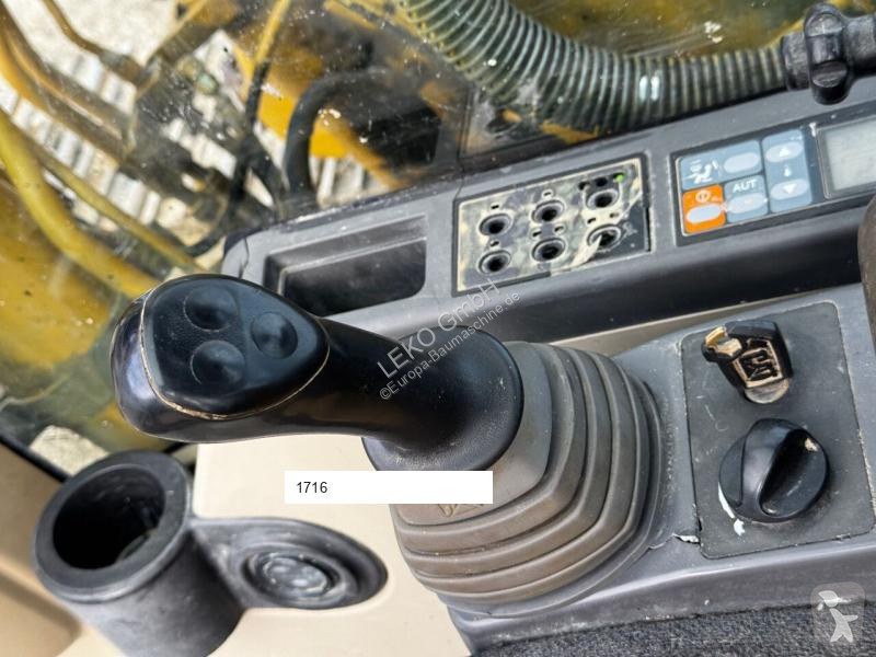 Escavatore Caterpillar C Mit Zwei Löffeln
