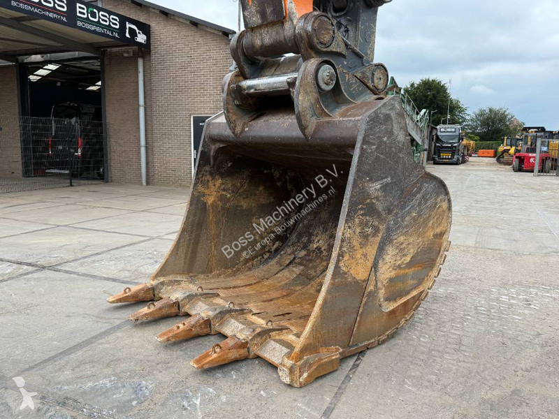 جرافة Liebherr R976LCV - 2 Buckets + Ripper...