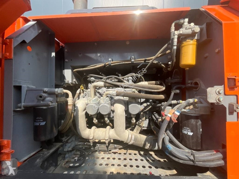 Excavator Hitachi LC-6