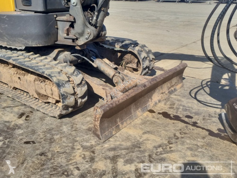 جرافة Volvo EC27D