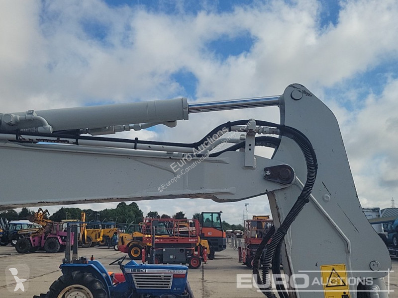 Escavadora Takeuchi 0