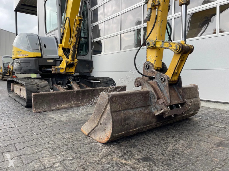 Excavator New Holland 2