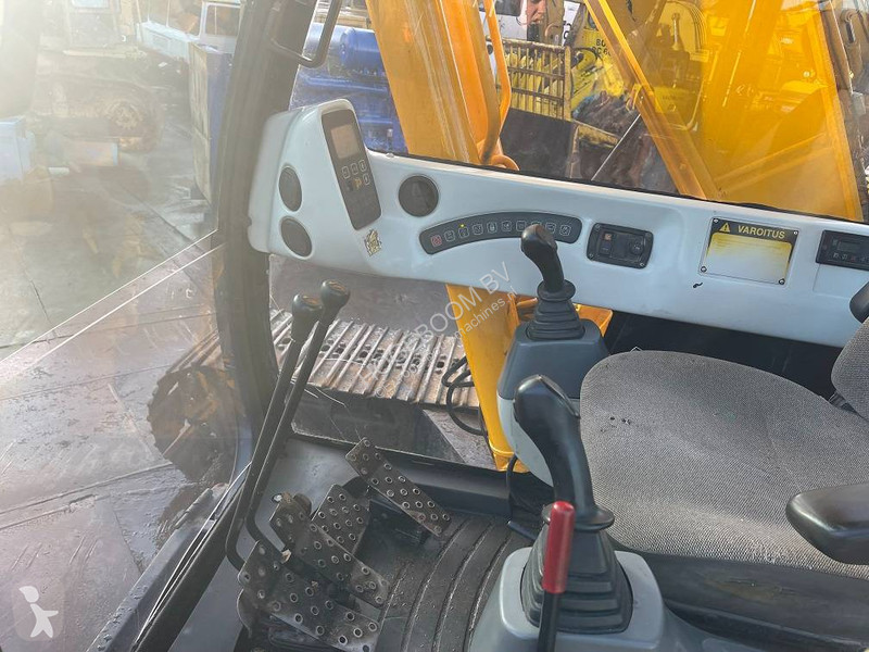 Excavator JCB