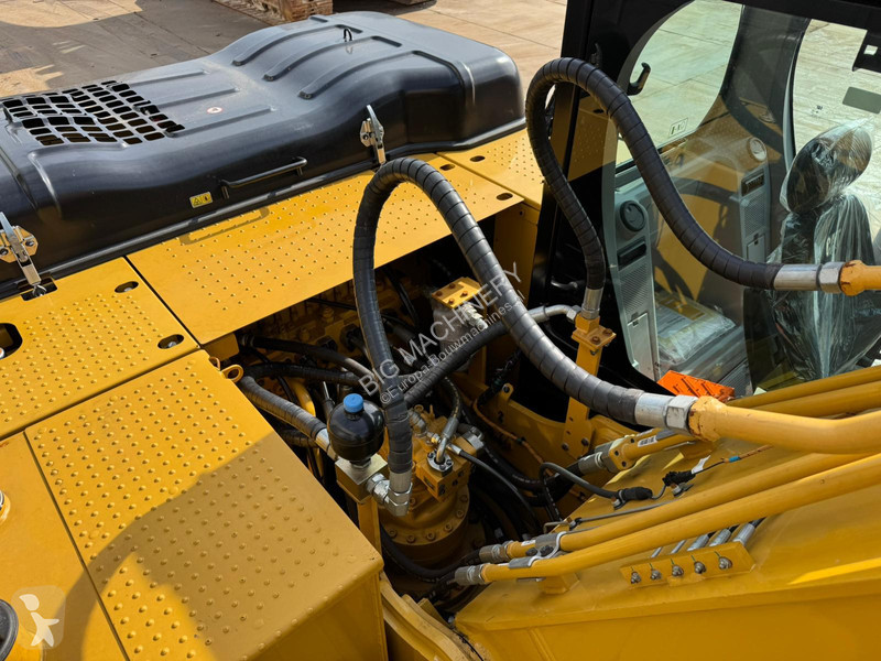 Excavadora Caterpillar 3