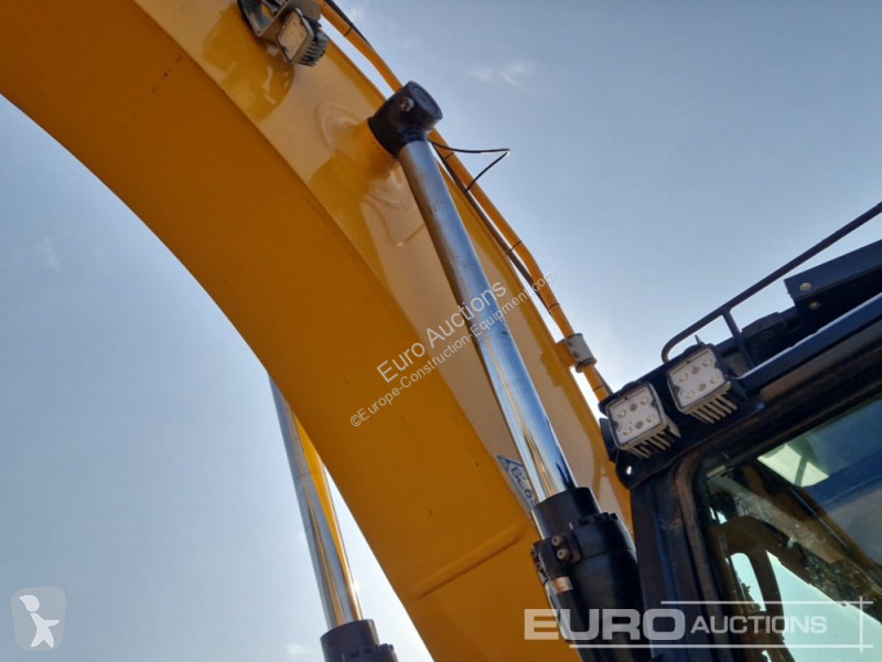 جرافة JCB 220X LC