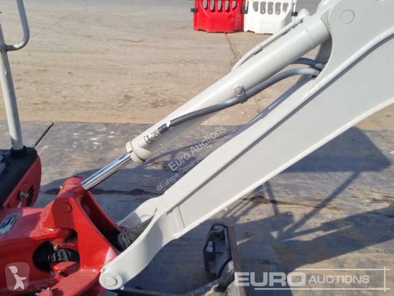 Escavadora Takeuchi TB216