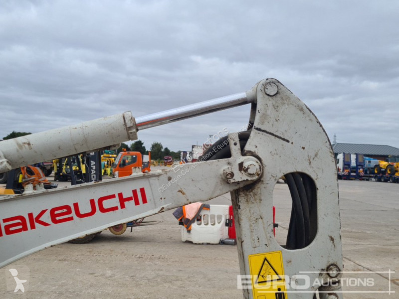 Escavadora Takeuchi TB216