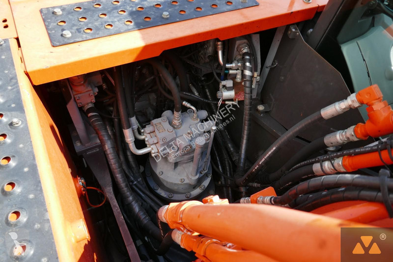Escavatore Hitachi -6