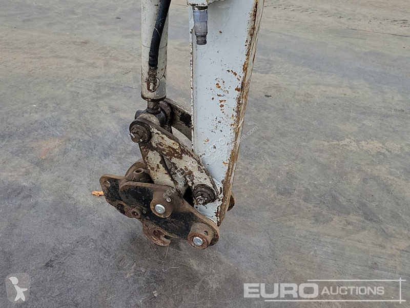 Escavadora Takeuchi TB216
