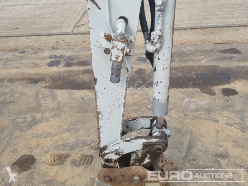 Escavadora Takeuchi TB216