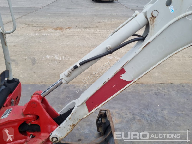 Escavadora Takeuchi TB216