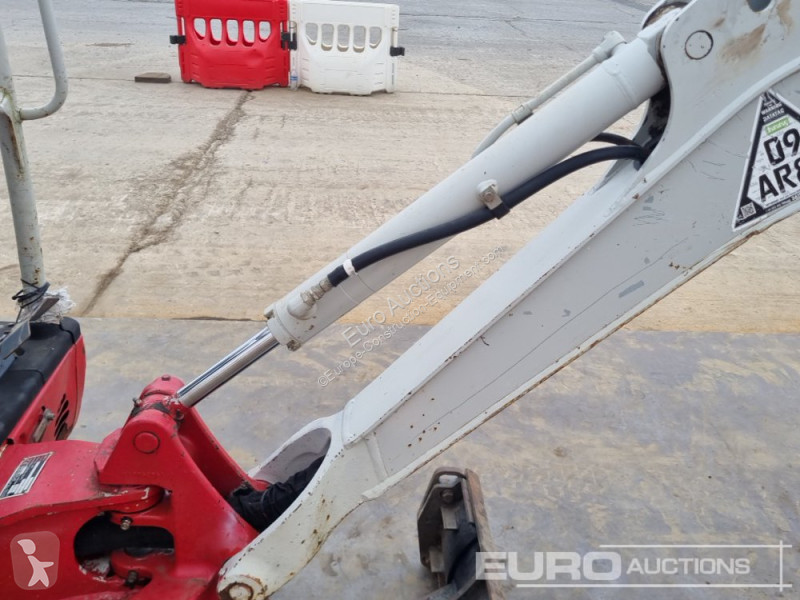 Escavadora Takeuchi TB216