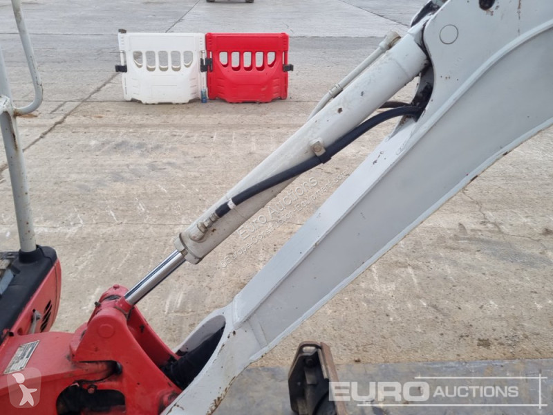 Escavadora Takeuchi TB216