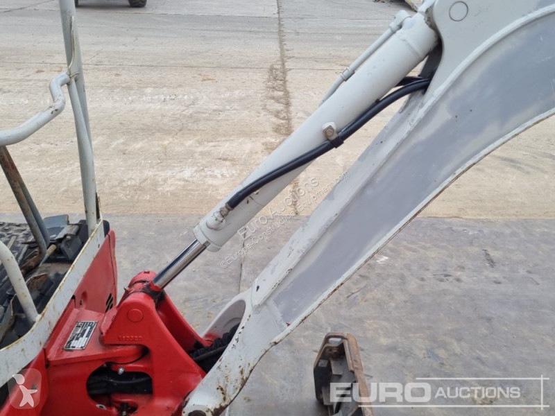 Escavadora Takeuchi TB215
