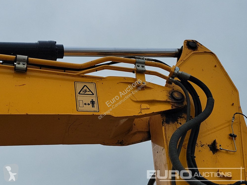 جرافة JCB 220XLC