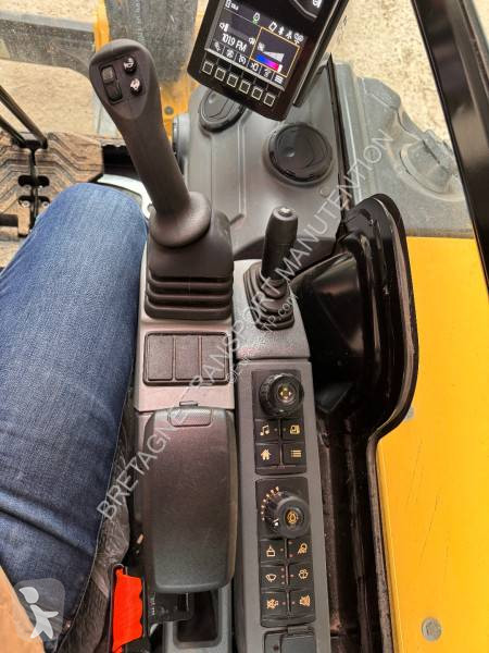 Escavadora Caterpillar 302.7CR