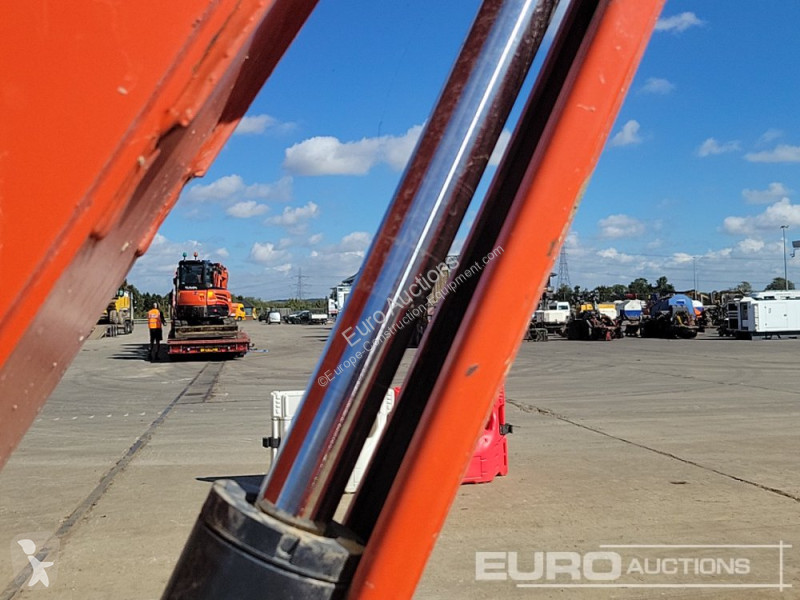 جرافة Kubota U27-4