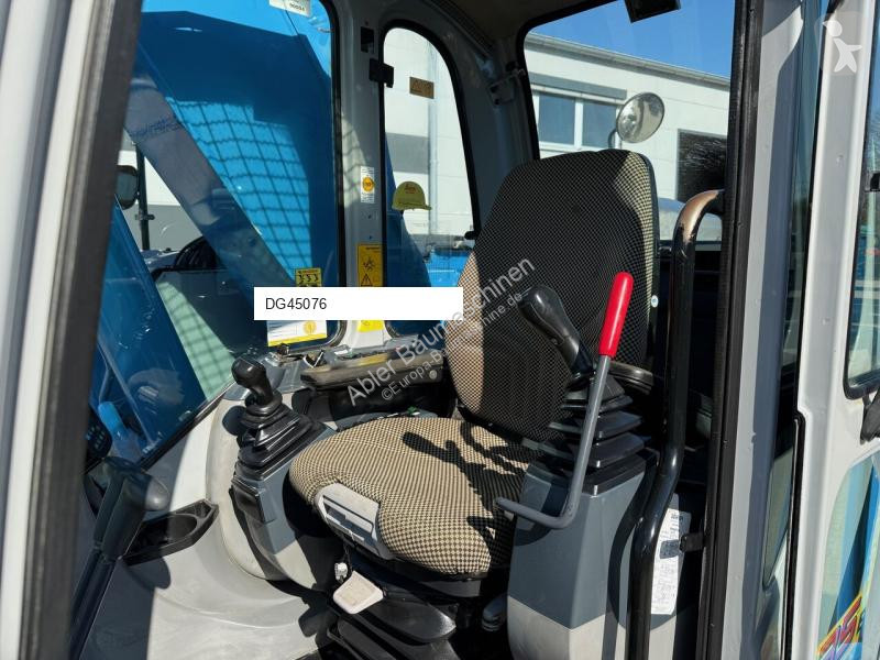 Excavator New Holland Kobelco E235 BSR-2...