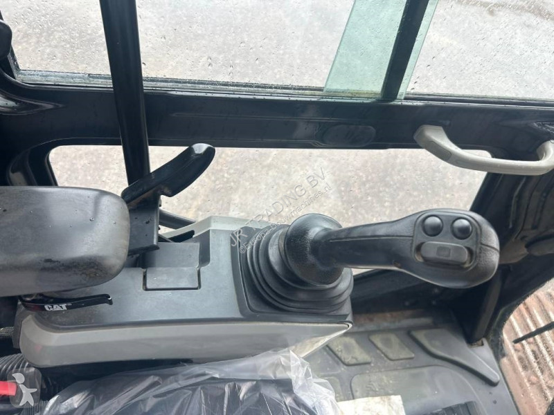 Escavadora Caterpillar EL (epiroc hammer included)
