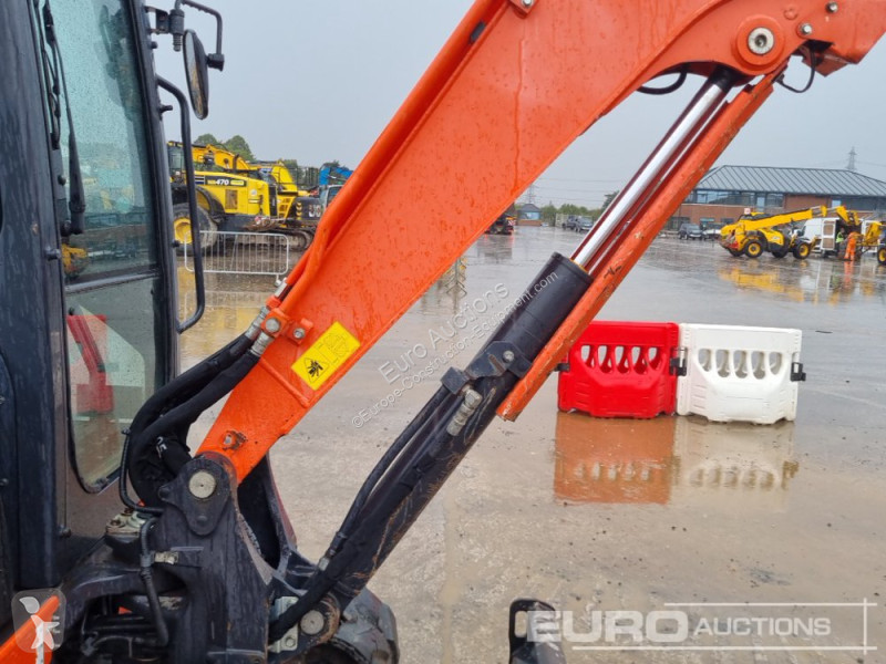 Lopatový nakládač Kubota U48-4