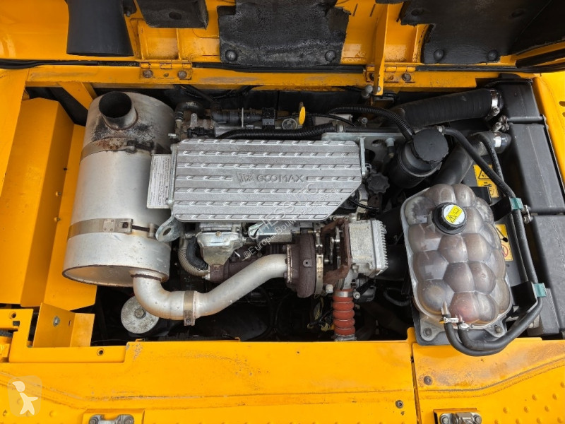 Escavadora JCB