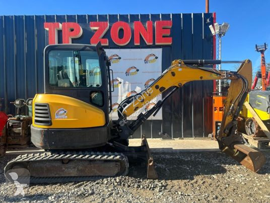 Lopatový nakládač Bobcat e35 à 22 500€ ht