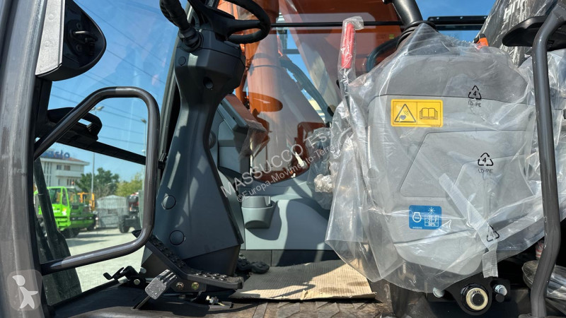 Rýpadlo Hitachi ZX220W-7