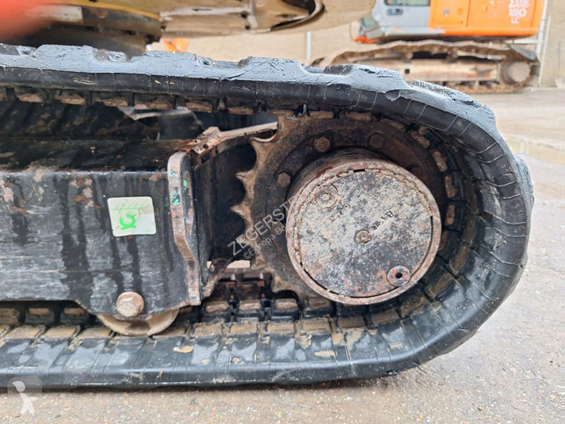 Экскаватор Caterpillar .7