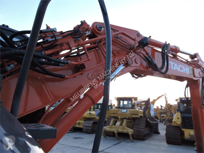 جرافة Hitachi ZX135