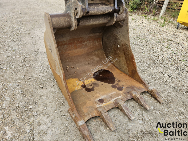 جرافة Komatsu 11